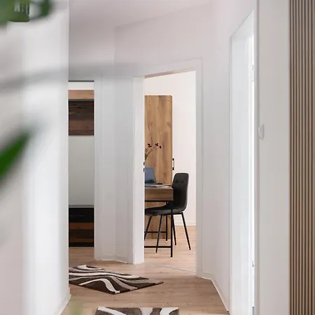 アパート 1-4 Gaeste W-lan, Netflix, Amazon, Parken, Arbeitsplatz, 24h Check In ,vollausgestattet Kueche, Handtuecher Seife U,v,m Fuer Geschaeftsreisende, Paare, Familien ,