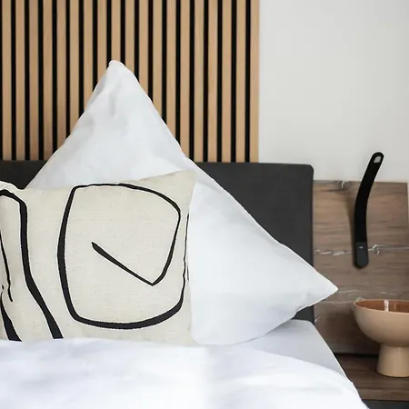 1-4 Gaeste W-lan, Netflix, Amazon, Parken, Arbeitsplatz, 24h Check In ,vollausgestattet Kueche, Handtuecher Seife U,v,m Fuer Geschaeftsreisende, Paare, Familien , Daire *