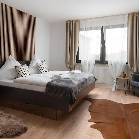 1-4 Gaeste W-lan, Netflix, Amazon, Parken, Arbeitsplatz, 24h Check In ,vollausgestattet Kueche, Handtuecher Seife U,v,m Fuer Geschaeftsreisende, Paare, Familien ,