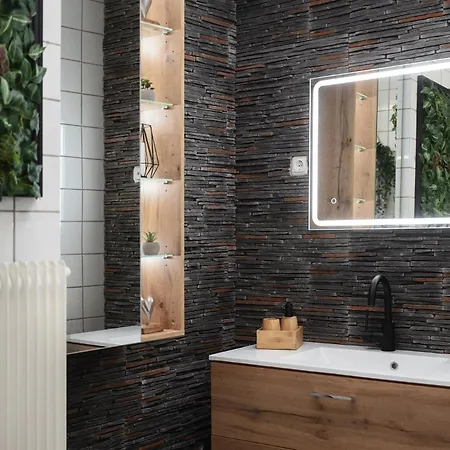 1-4 Gaeste W-lan, Netflix, Amazon, Parken, Arbeitsplatz, 24h Check In ,vollausgestattet Kueche, Handtuecher Seife U,v,m Fuer Geschaeftsreisende, Paare, Familien , *