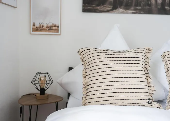 דירה 1-4 Gaeste W-lan, Netflix, Amazon, Parken, Arbeitsplatz, 24h Check In ,vollausgestattet Kueche, Handtuecher Seife U,v,m Fuer Geschaeftsreisende, Paare, Familien , דאטלן