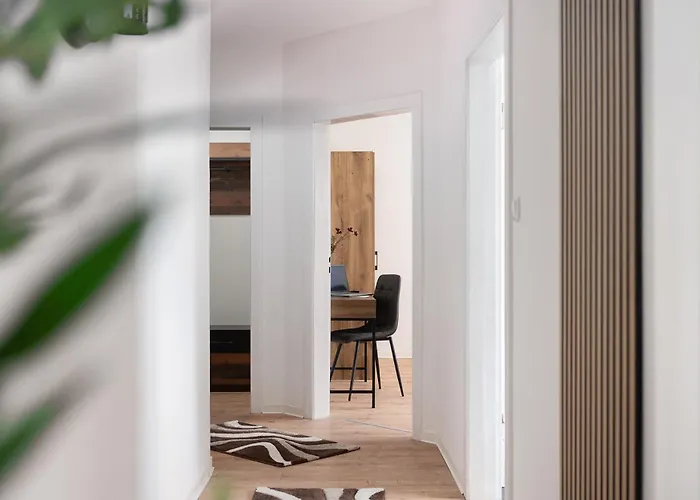 דירה 1-4 Gaeste W-lan, Netflix, Amazon, Parken, Arbeitsplatz, 24h Check In ,vollausgestattet Kueche, Handtuecher Seife U,v,m Fuer Geschaeftsreisende, Paare, Familien ,