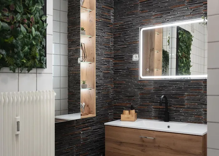 1-4 Gaeste W-lan, Netflix, Amazon, Parken, Arbeitsplatz, 24h Check In ,vollausgestattet Kueche, Handtuecher Seife U,v,m Fuer Geschaeftsreisende, Paare, Familien , *